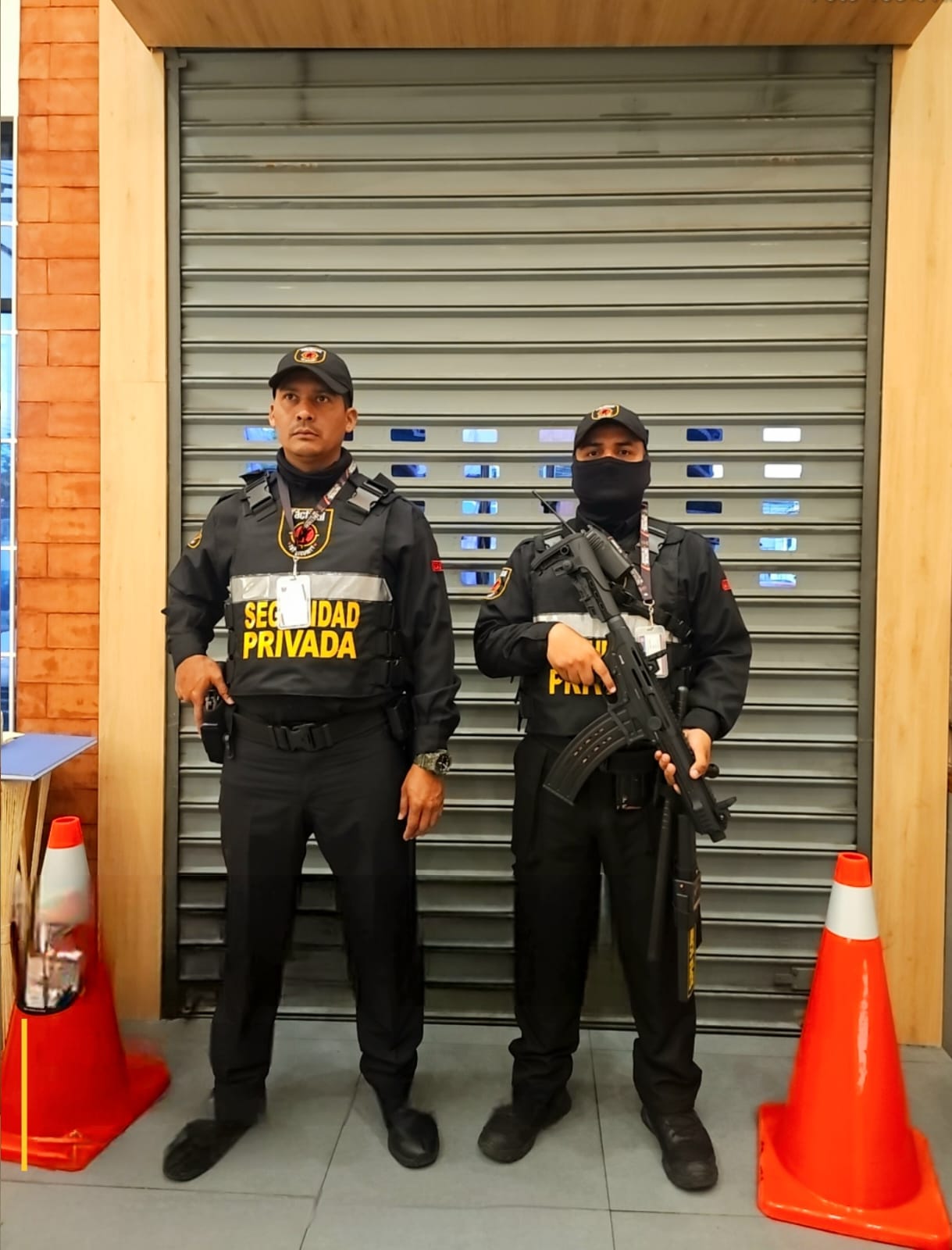 Guardias Tactical en vigilancia fija